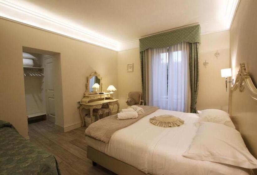 اتاق استاندارد سه نفره با چشمانداز کنار دریا, Villa Margherita