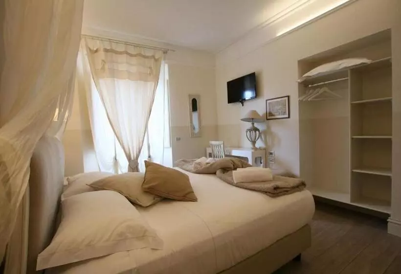 اتاق اساندارد با چشم‌انداز جانبی به دریا, Villa Margherita