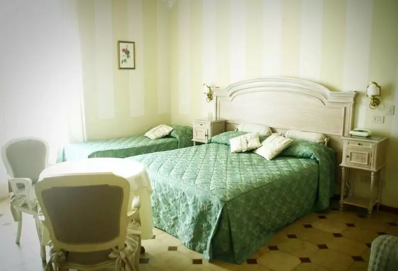 اتاق کلاسیک سه تخته, Villa Margherita