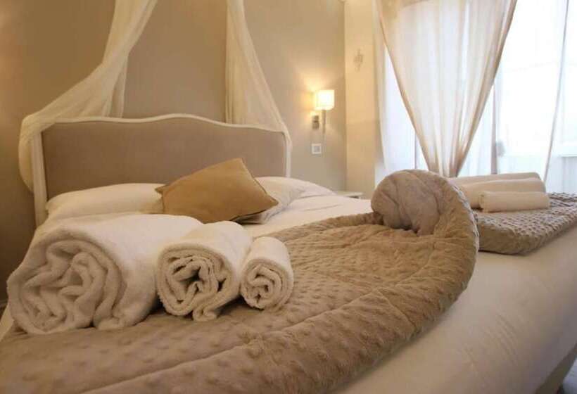 اتاق کلاسیک سه تخته, Villa Margherita