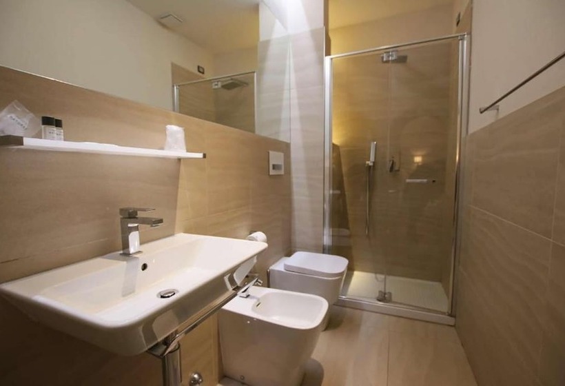 اتاق کلاسیک سه تخته, Villa Margherita