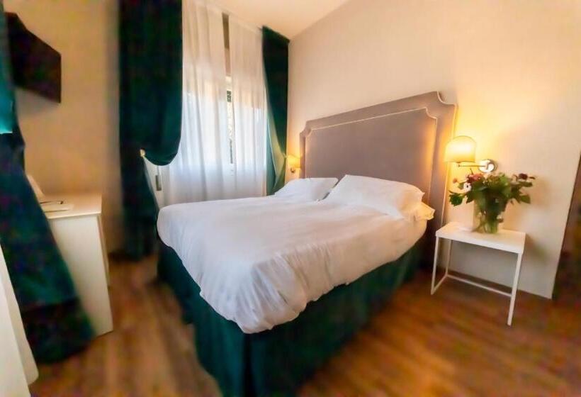 غرفة سوبيريور, Viscardo