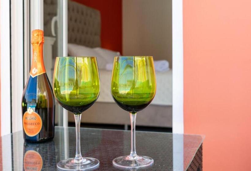 سوییت جونیور لوکس, Zante Pantheon