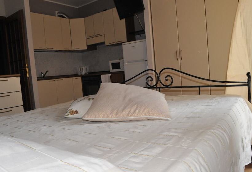 استودیوی سوپریور, Antico Borgo