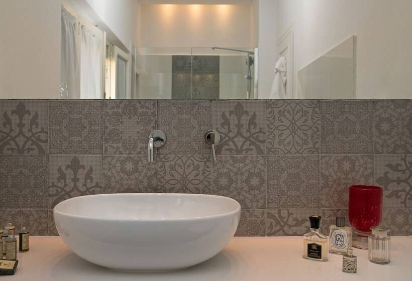 غرفة كلاسيكية مطلّة علي البحر, Romantic Hotel & Restaurant Villa Cheta Elite