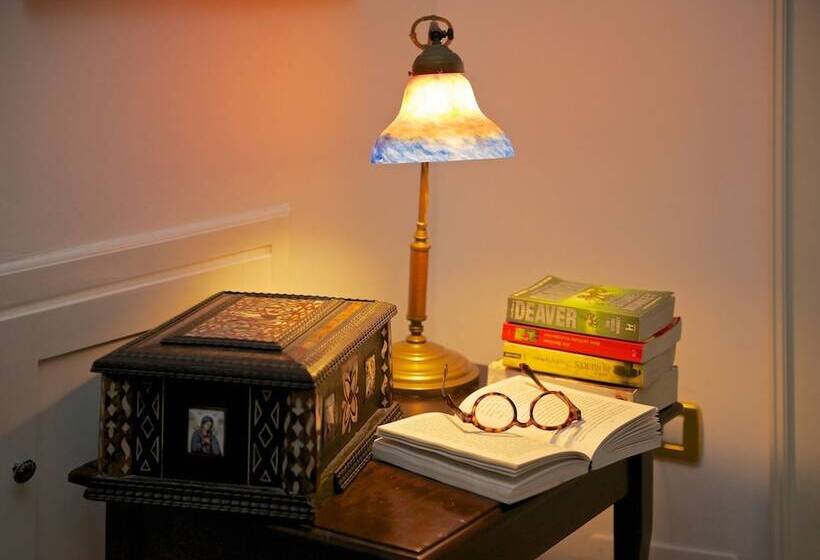 غرفة كلاسيكية مطلّة علي البحر, Romantic Hotel & Restaurant Villa Cheta Elite