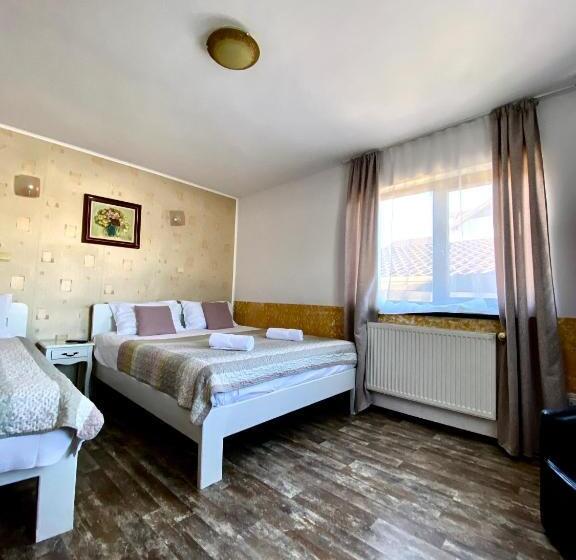 Номер Стандарт Трехместный, Restaurant Pensiunea Carmen