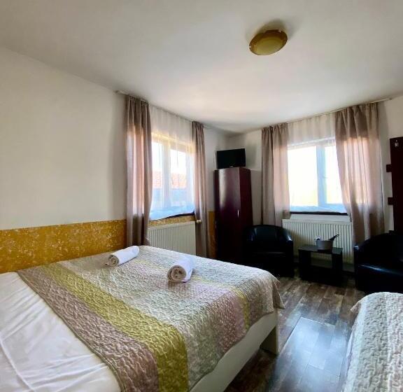 اتاق استاندارد سه نفره, Restaurant Pensiunea Carmen