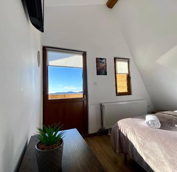 Четырехместный Номер Стандарт, Restaurant Pensiunea Carmen