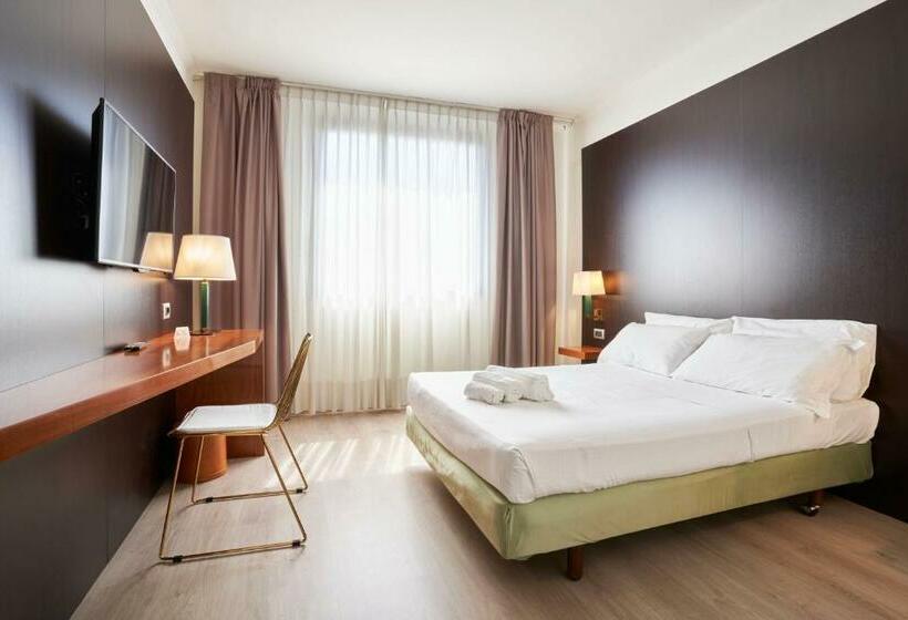 스탠다드 룸, Cyrano