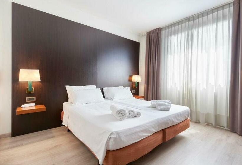 Quarto Estandar, Cyrano