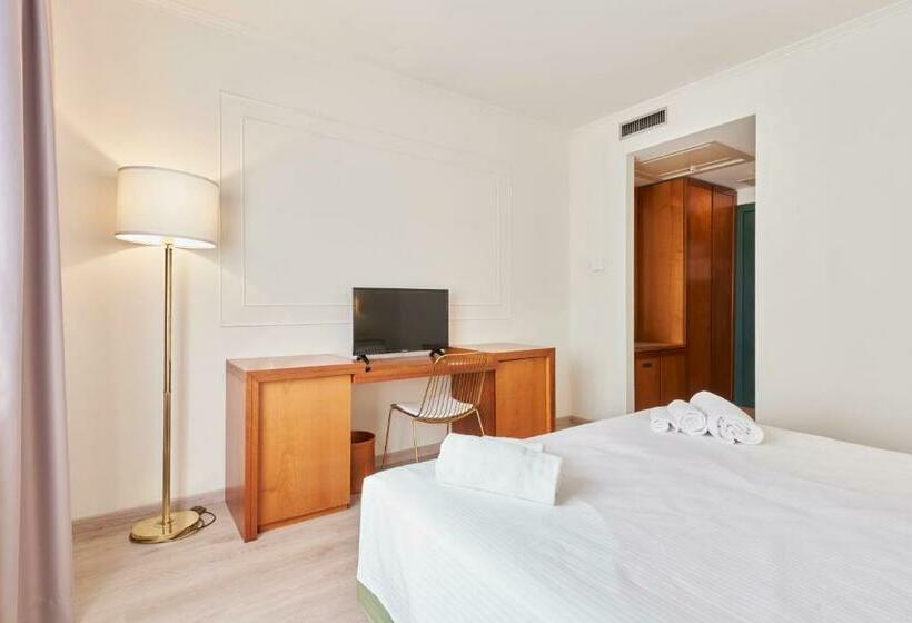 스탠다드 룸, Cyrano