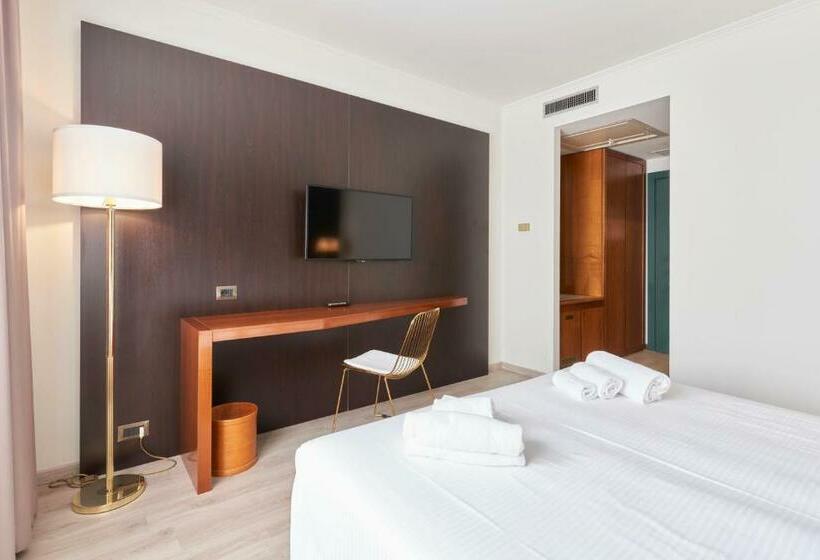 스탠다드 룸, Cyrano