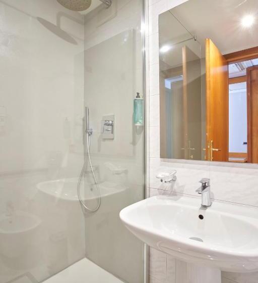 Quarto Triplo Estandar, Cyrano