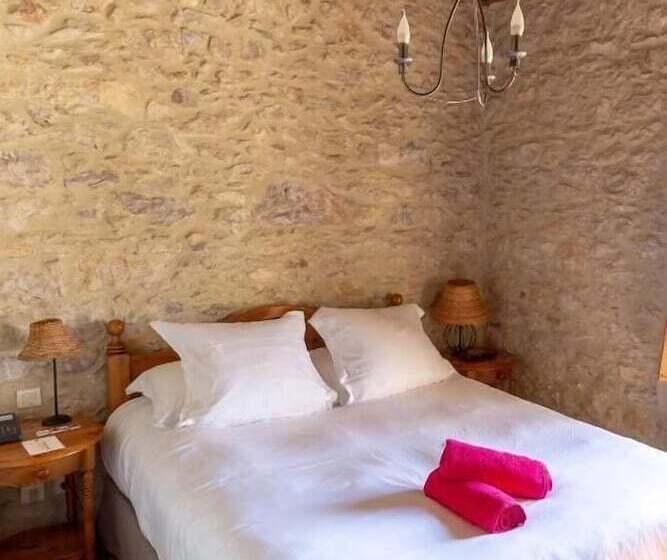 스탠다드 룸, Les Dependances De Chapeau Cornu