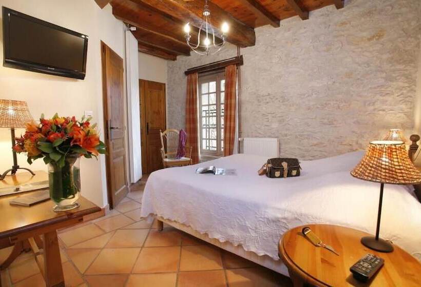 스탠다드 룸, Les Dependances De Chapeau Cornu