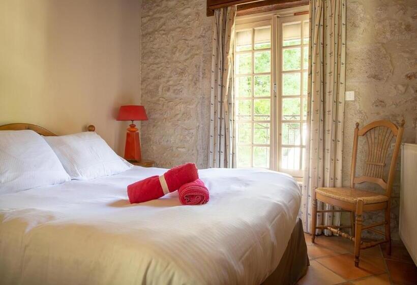 Номер Стандарт, Les Dependances De Chapeau Cornu