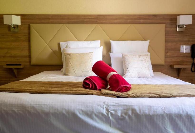 Номер Стандарт, Les Dependances De Chapeau Cornu