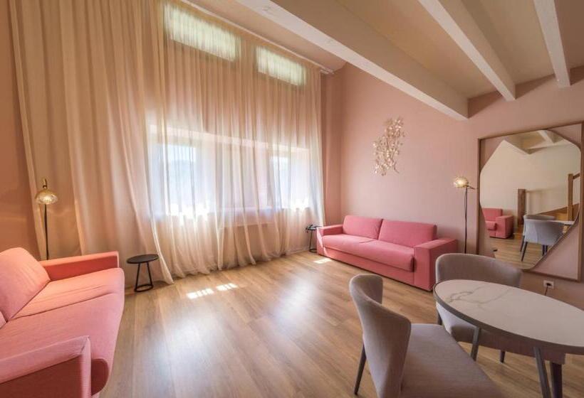 스탠다드 룸, Les Dependances De Chapeau Cornu