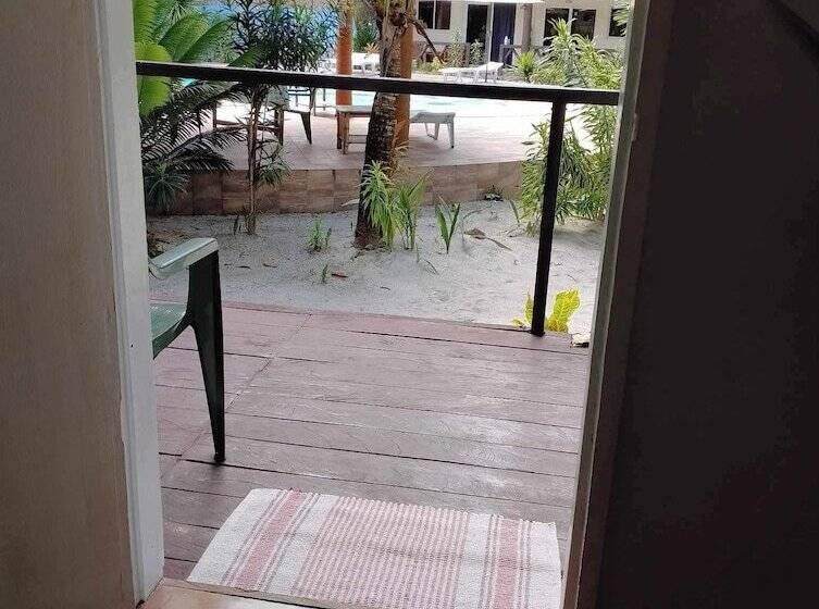 اتاق سوپریور, The Sharks Tail Dive Resort