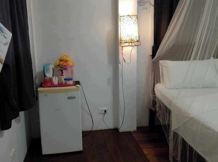 اتاق سوپریور, The Sharks Tail Dive Resort