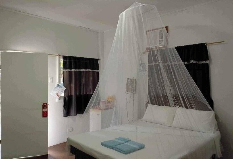 اتاق سوپریور, The Sharks Tail Dive Resort