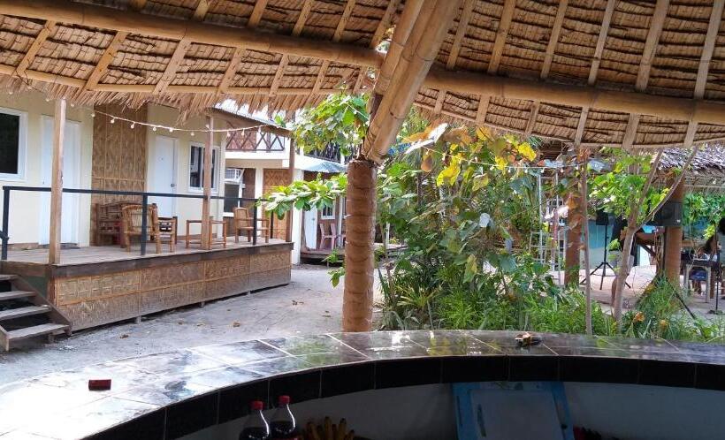 اتاق سوپریور, The Sharks Tail Dive Resort