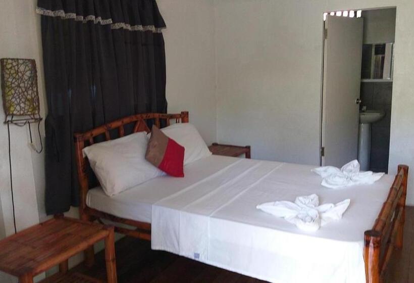 اتاق سوپریور, The Sharks Tail Dive Resort