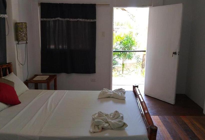 اتاق سوپریور, The Sharks Tail Dive Resort