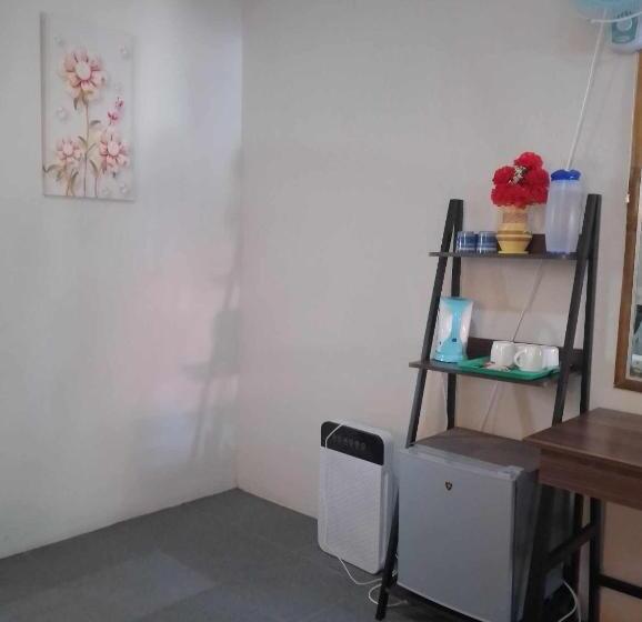 بانگلوی سوپریور, The Sharks Tail Dive Resort