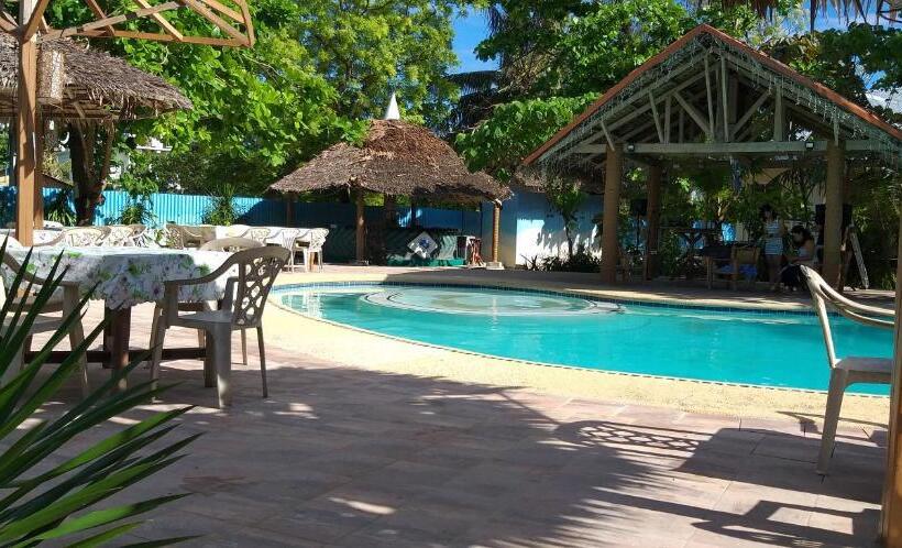 بانگلوی سوپریور, The Sharks Tail Dive Resort