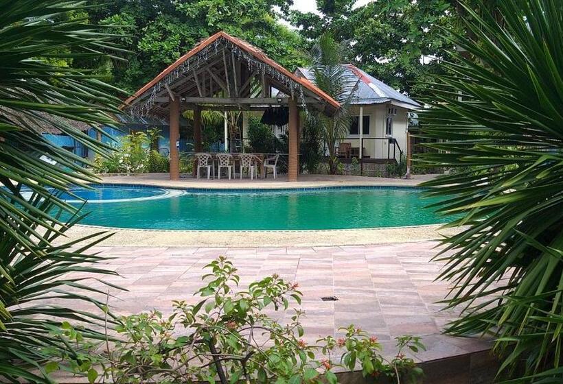 بانگلوی سوپریور, The Sharks Tail Dive Resort