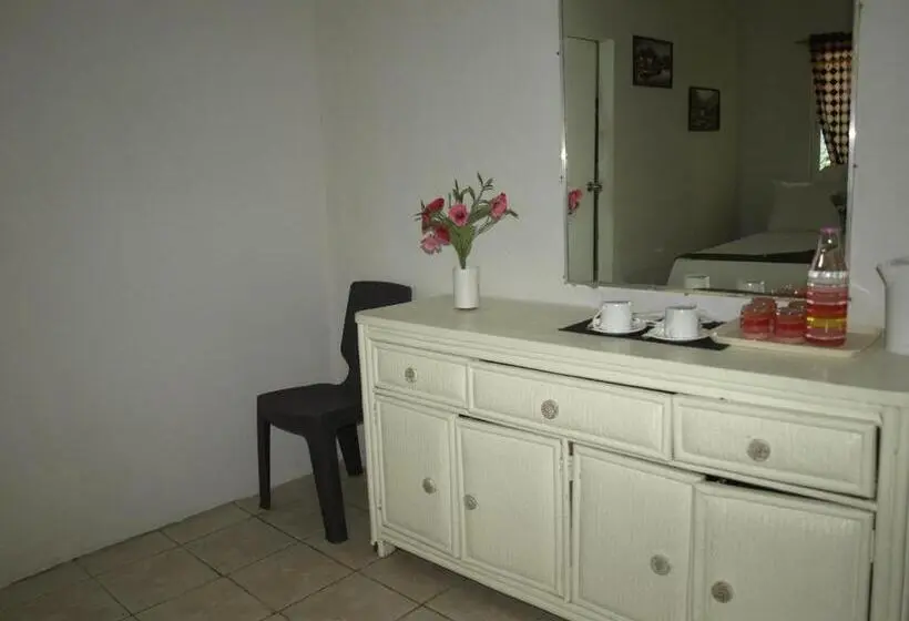 デラックスの４人部屋, The Sharks Tail Dive Resort