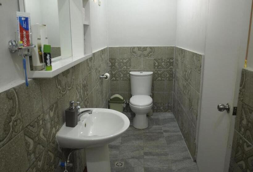 اتاق لوکس چهار تخته, The Sharks Tail Dive Resort