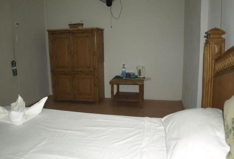 اتاق استاندارد, The Sharks Tail Dive Resort