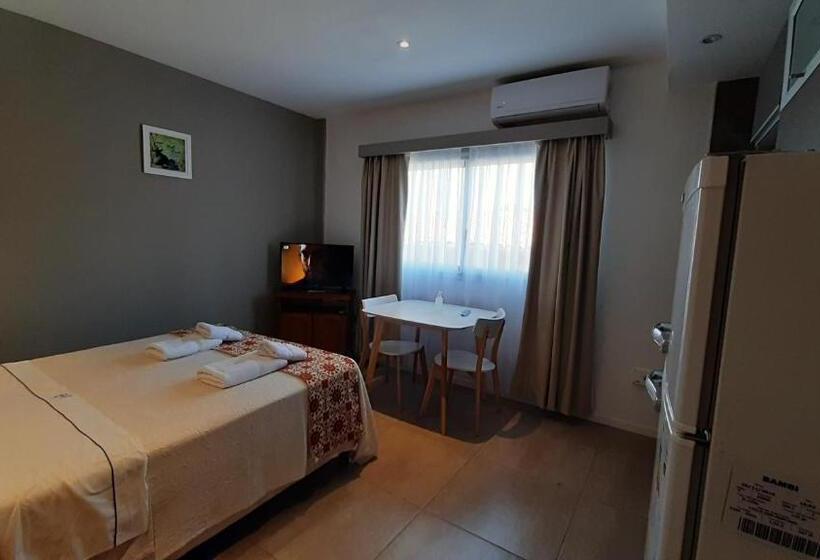 استودیوی استاندارد, Los Tritones Apart