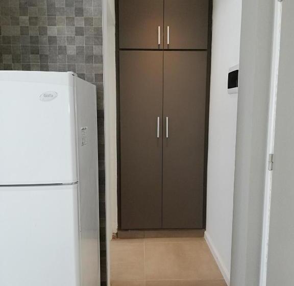 استودیوی لوکس, Los Tritones Apart