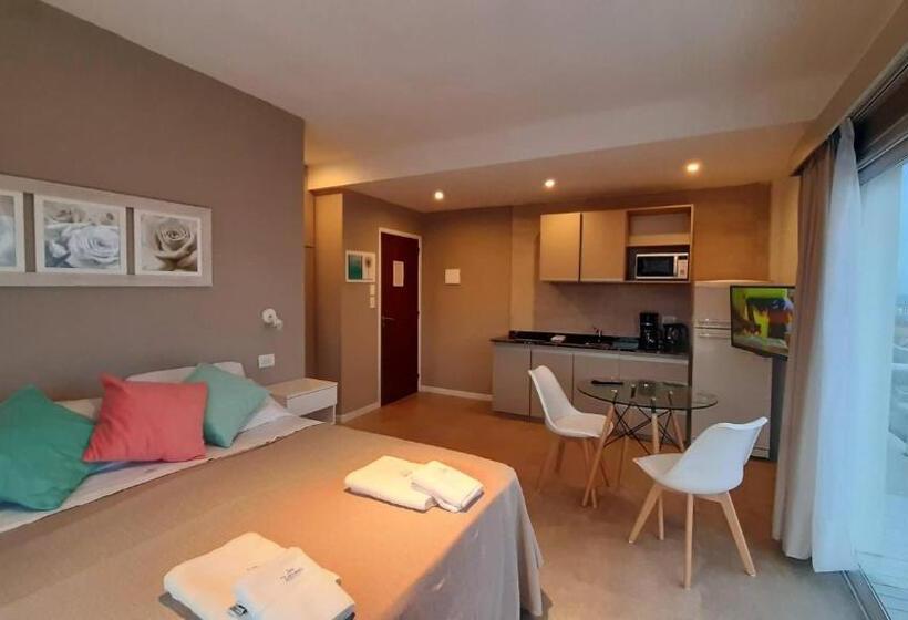 استودیوی لوکس, Los Tritones Apart