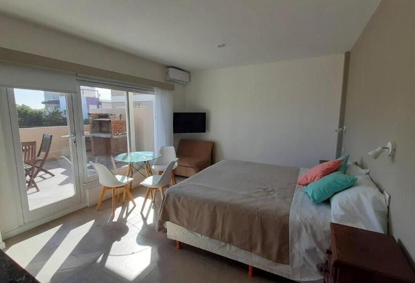 استودیو استاندارد با تراس, Los Tritones Apart