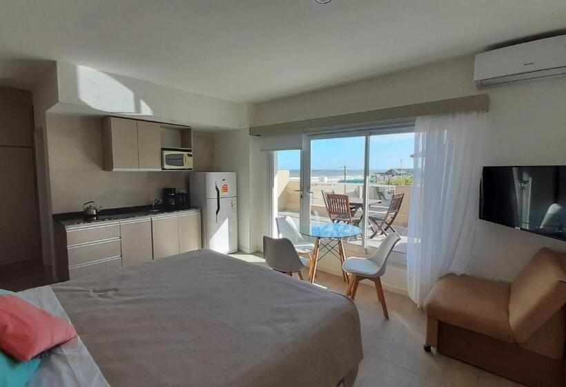 استودیو استاندارد با تراس, Los Tritones Apart