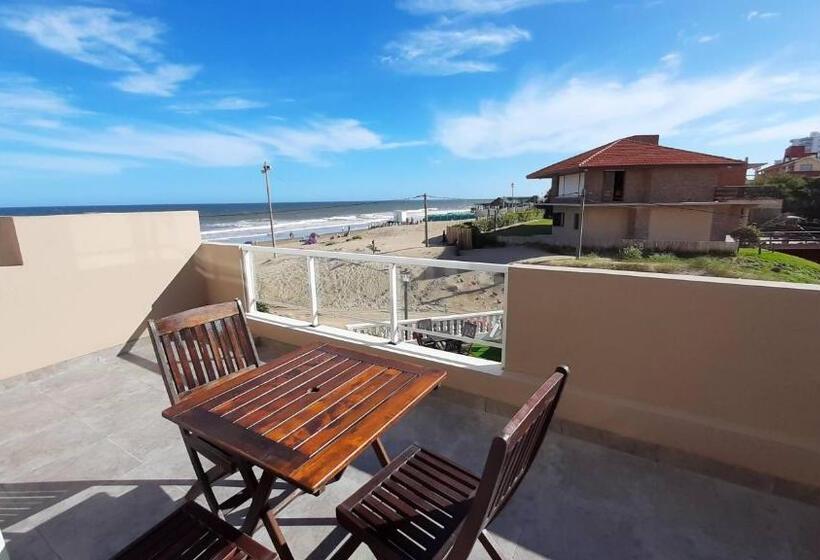 استودیو استاندارد با تراس, Los Tritones Apart