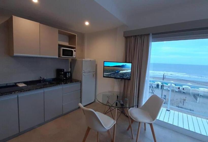 استودیوی لوکس, Los Tritones Apart