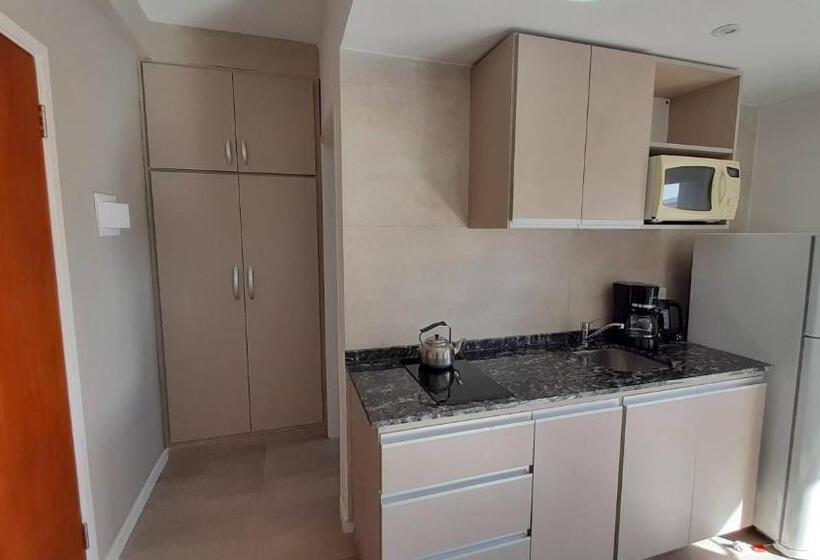 استودیوی لوکس, Los Tritones Apart