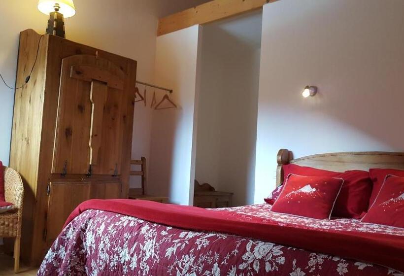 اتاق استاندارد با چشم‌انداز کوهستان, Auberge Du Clot