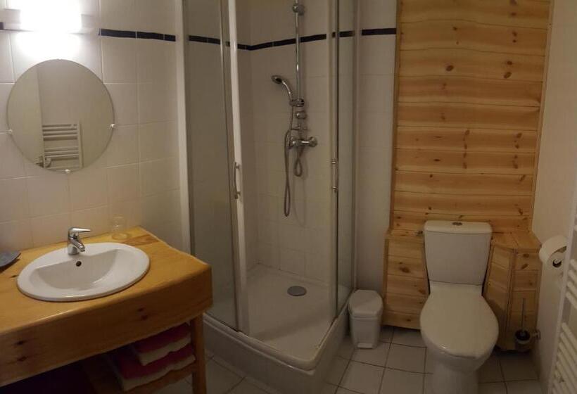 اتاق استاندارد با چشم‌انداز کوهستان, Auberge Du Clot