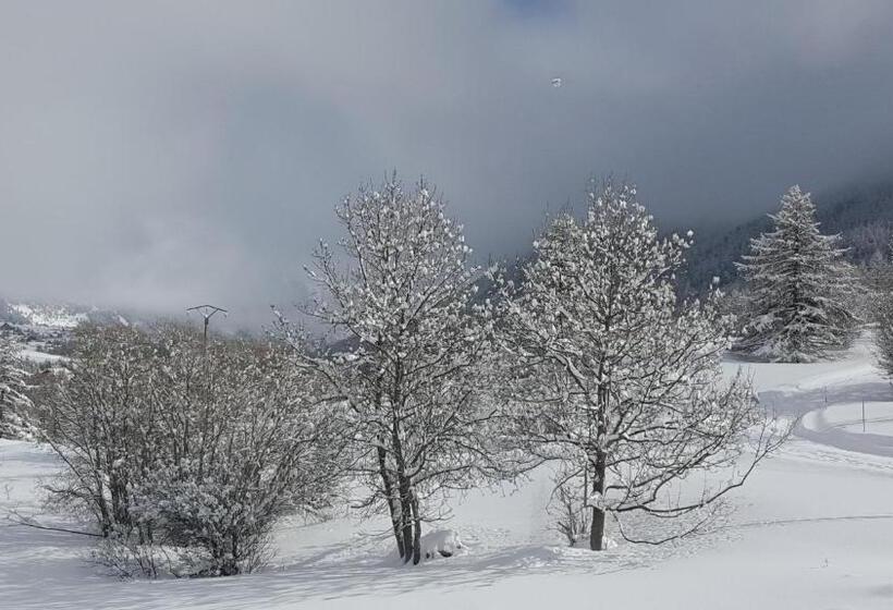 اتاق استاندارد با چشم‌انداز کوهستان, Auberge Du Clot