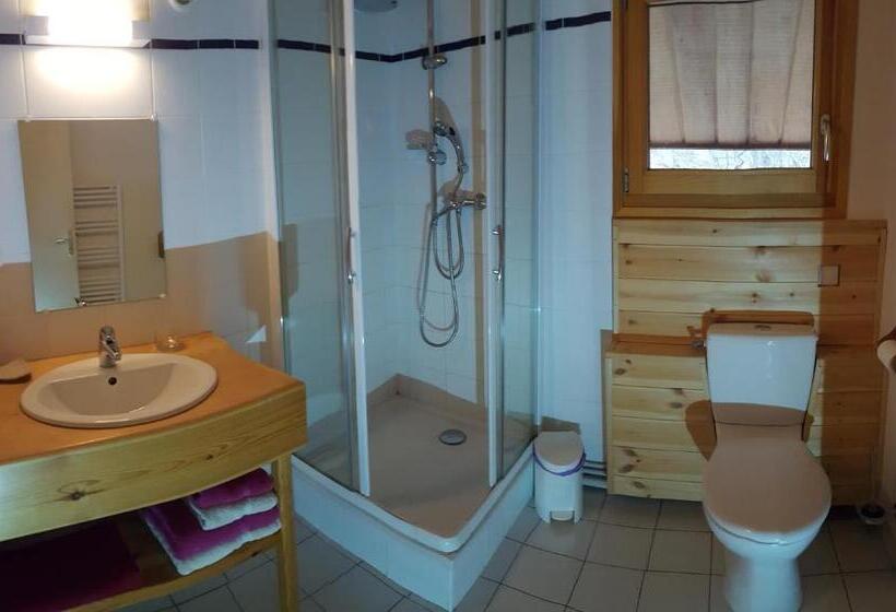 اتاق استاندارد چهار تخته, Auberge Du Clot