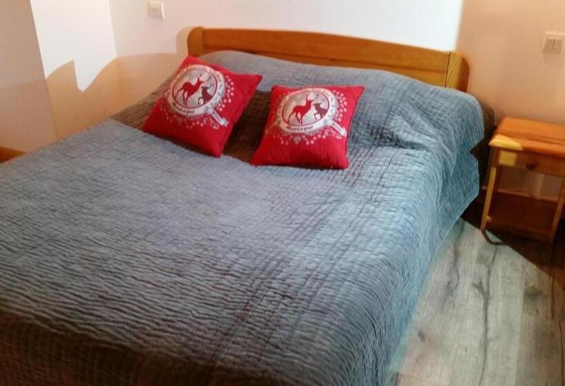 اتاق استاندارد چهار تخته, Auberge Du Clot