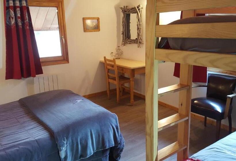 اتاق خانوادگی با چشم‌انداز کوه, Auberge Du Clot