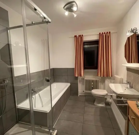 Apartamento 2 Quartos, Pension Erna
